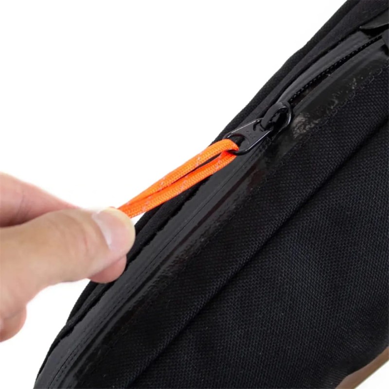 restrap-carry-everything-top-tube-bag-2-172812-f-sk6-w1550-h1080_5.jpg