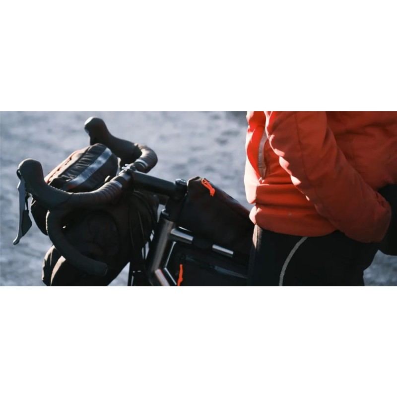 restrap-carry-everything-top-tube-bag-2-172812-f-sk6-w1550-h1080_7.jpg