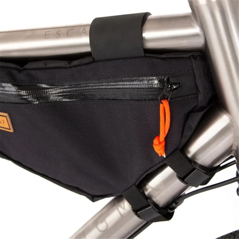 restrap-carry-everything-frame-bag-2-172778-f-sk6-w1550-h1080_5.jpg