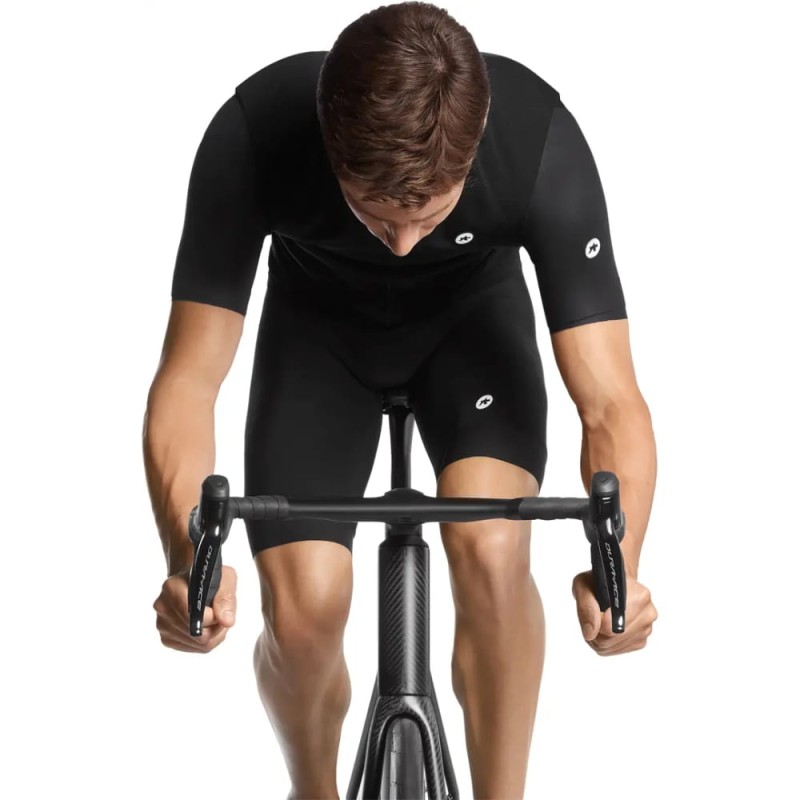 assos-mille-gts-spring-fall-vest-c2-2-183056-f-sk6-w1550-h1080_5.jpg
