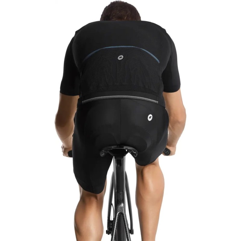 assos-mille-gts-spring-fall-vest-c2-2-183056-f-sk6-w1550-h1080_6.jpg
