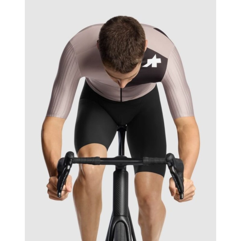 koszulka-assos-equipe-rs-s11-piaskowa-5.jpg