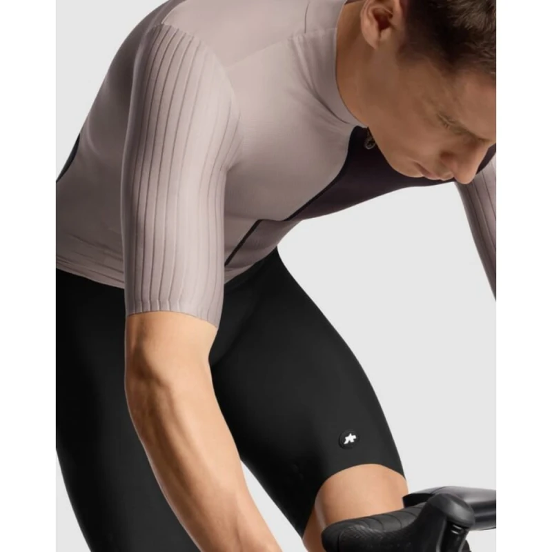 koszulka-assos-equipe-rs-s11-piaskowa-6.jpg