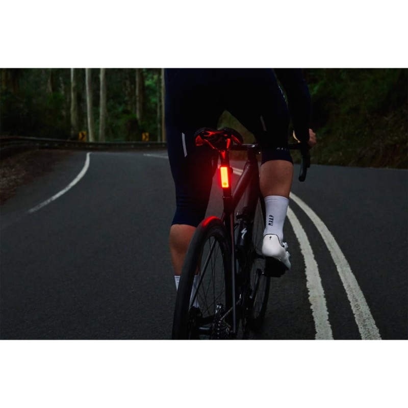 zestaw-lampek-knog-blinder-pro-1300-blinder-road-r150-8.jpg