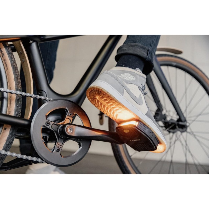 zestaw-lampek-knog-look-do-pedalow-vision-2-szt-lewe-2.jpg