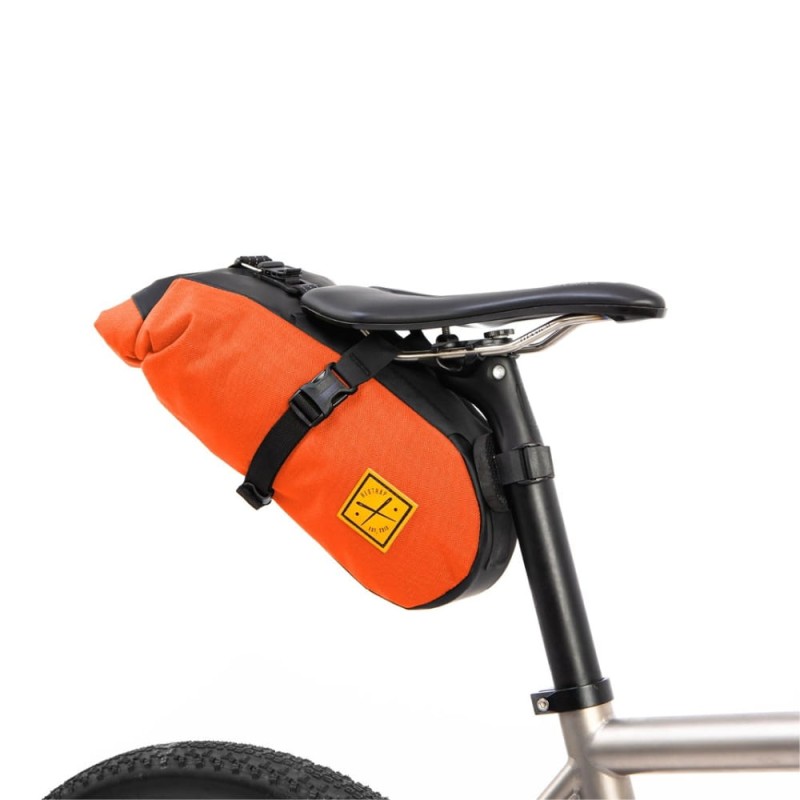 torba-podsiodlowa-restrap-saddle-pack-4.5l-pomaranczowa-2.jpg