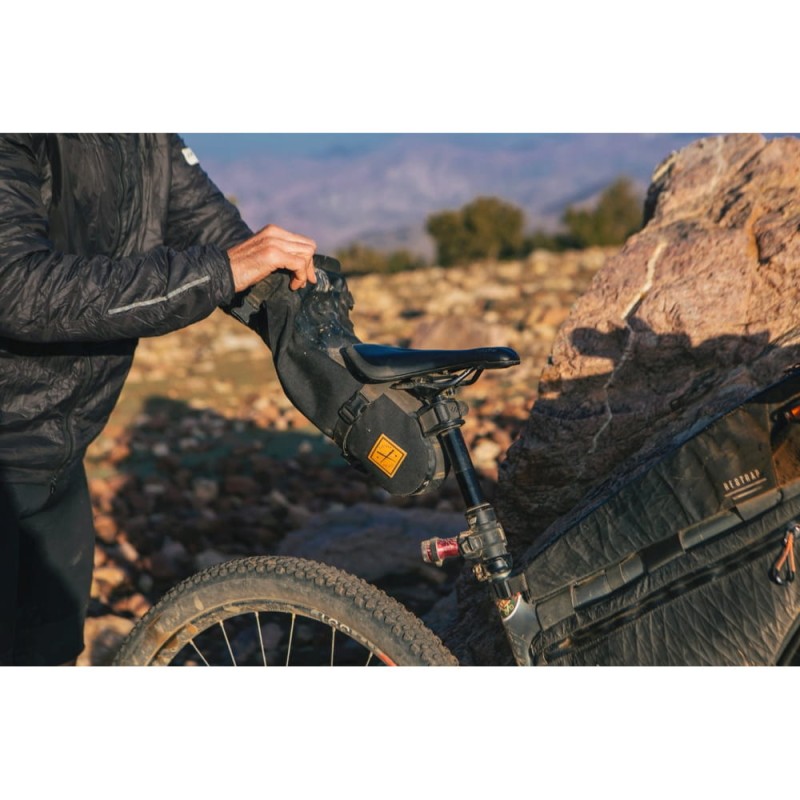 torba-podsiodlowa-restrap-saddle-pack-2.5l-czarna-8.jpg