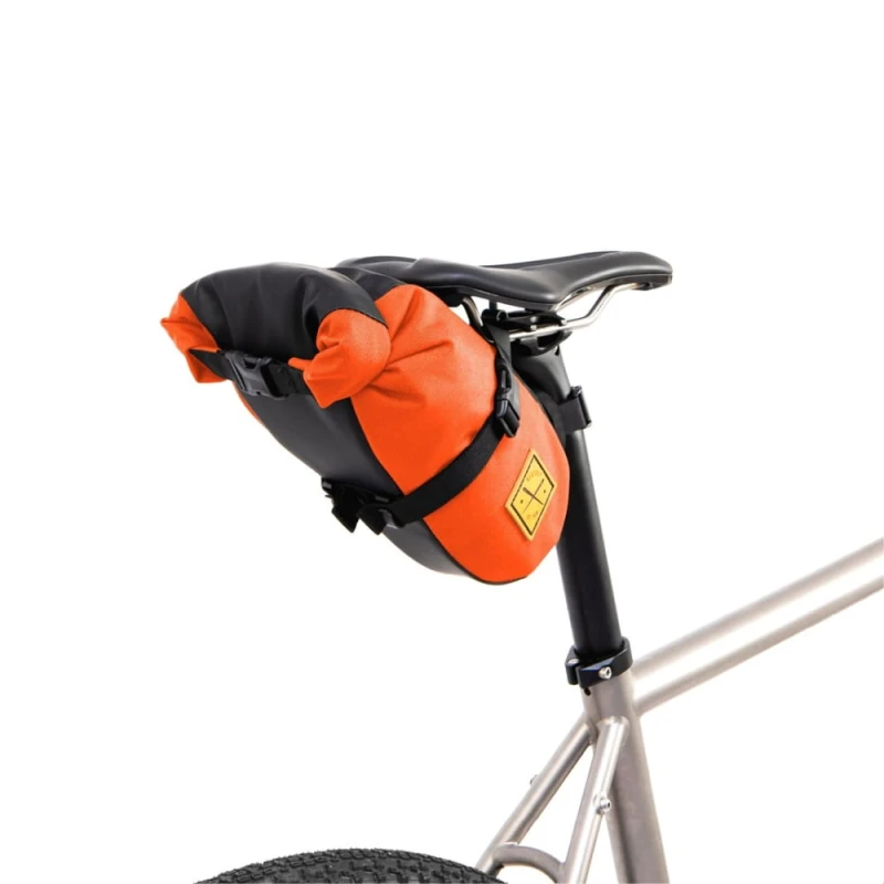 torba-podsiodlowa-restrap-saddle-pack-2.5l-pomaranczowa-3.jpg