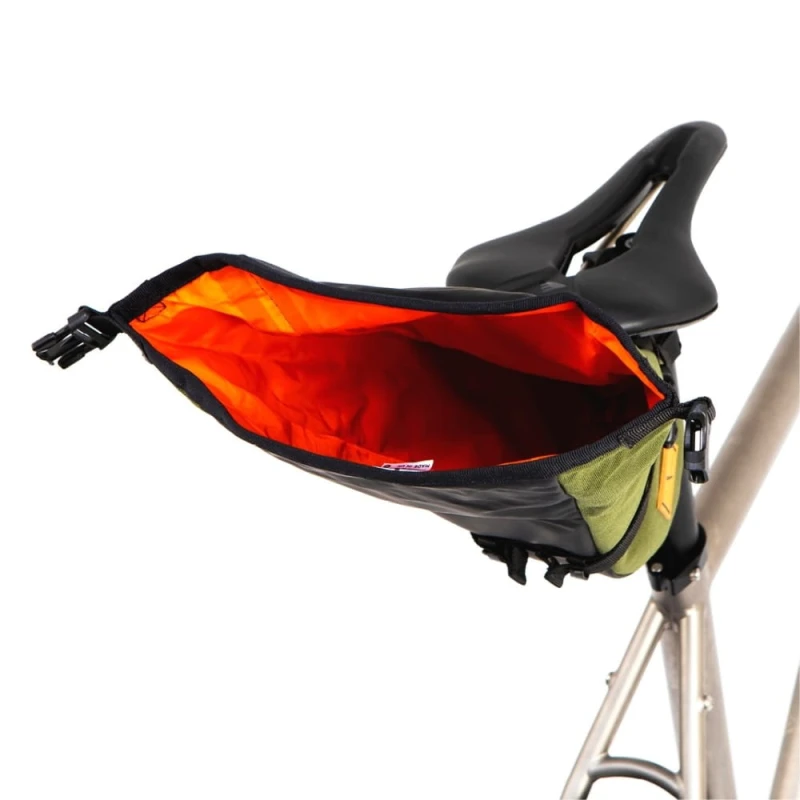 torba-podsiodlowa-restrap-saddle-pack-2.5l-oliwkowa-6.jpg