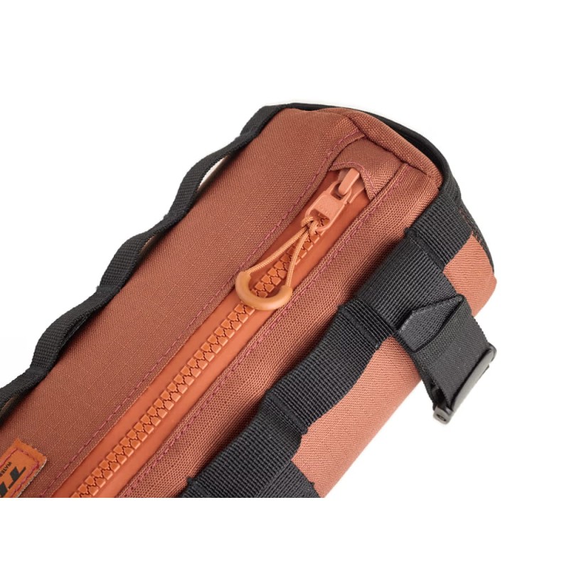 torba-na-kierownice-trek-1.2l-czerwona-3.jpg
