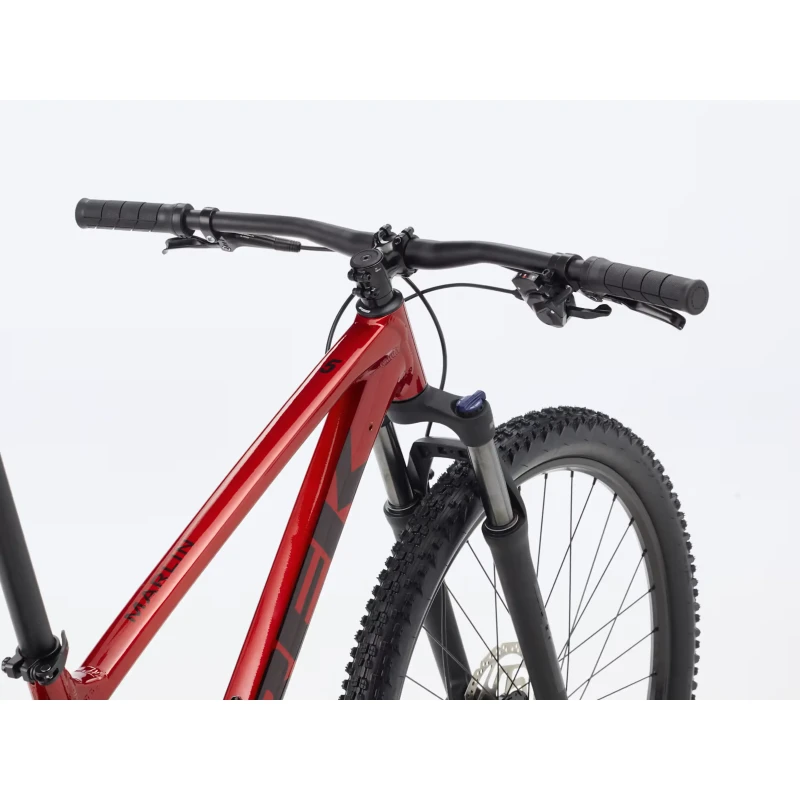 Rower MTB Trek Marlin 5 Gen 3 Czerwony - widok na kierownicę