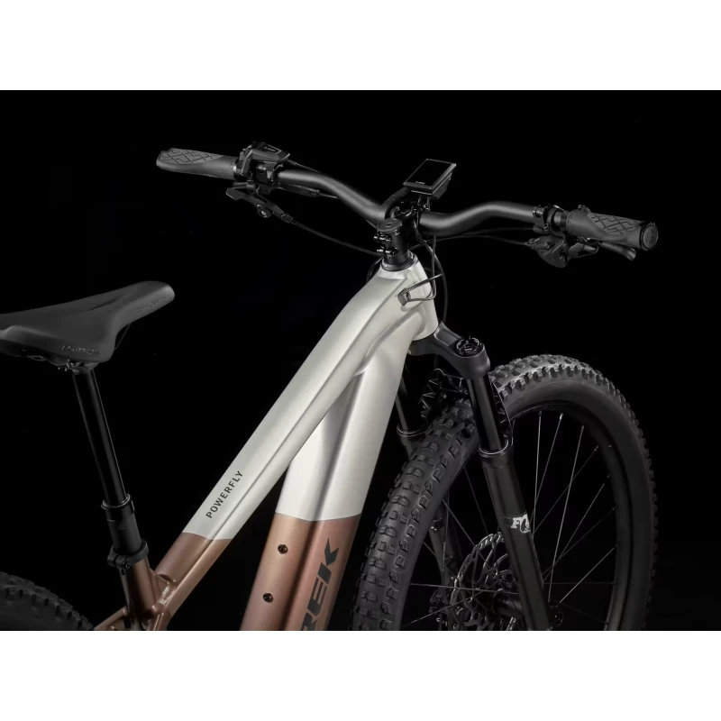 Rower elektryczny Trek Powerfly+ 8 Gen 5 2026 Srebrno Brązowy - widok na kierownicę
