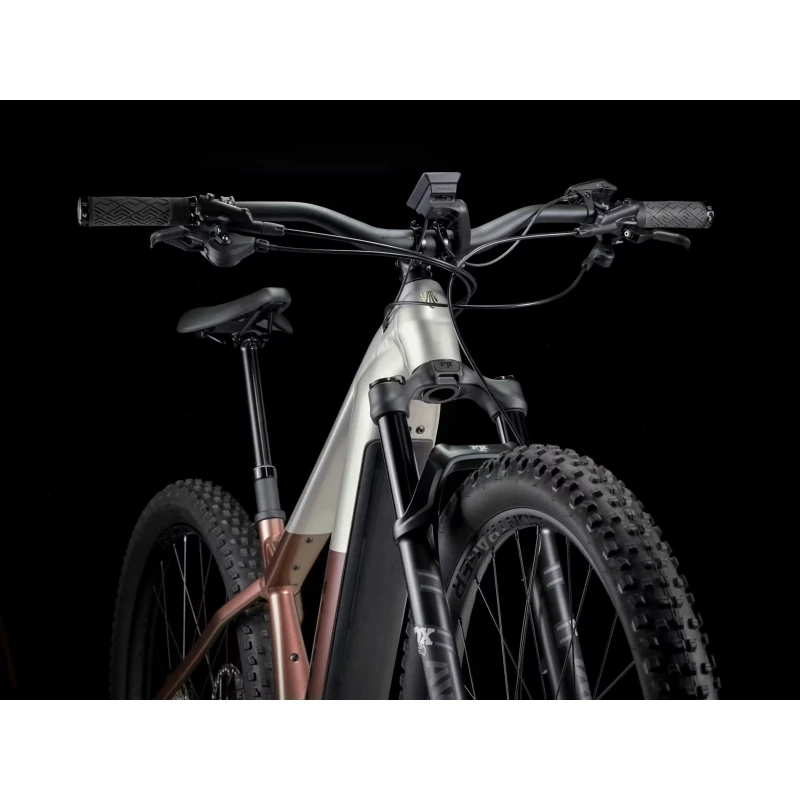 Rower elektryczny Trek Powerfly+ 8 Gen 5 2026 Srebrno Brązowy - widok z przodu