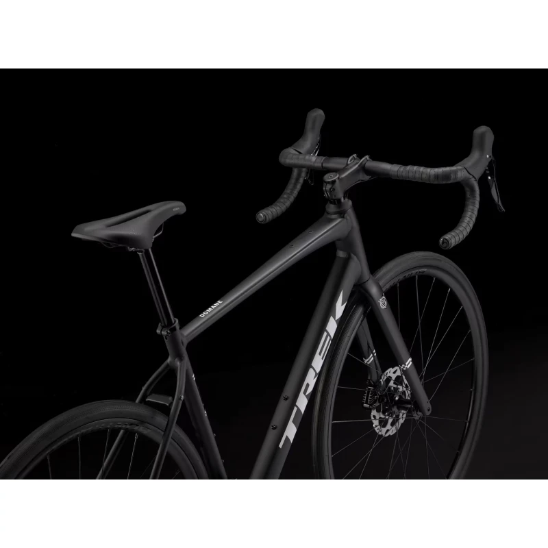 Rower szosowy Trek Domane AL 5 Gen 4 2026 Czarny - widok na kierownicę