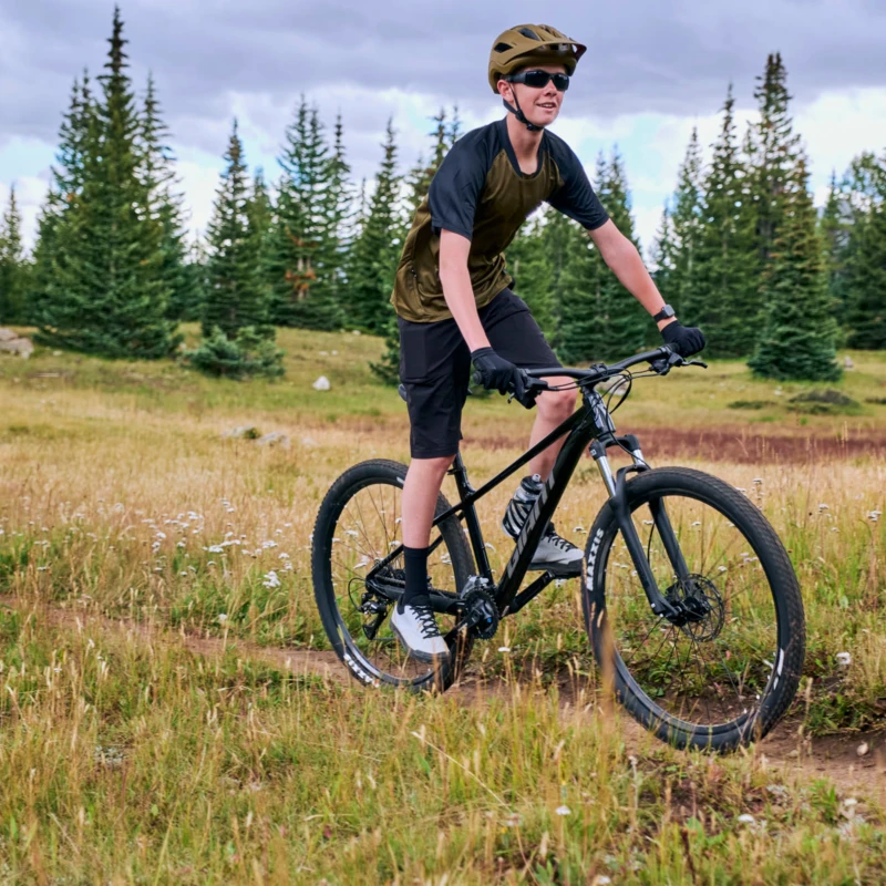 Rower MTB Giant Talon 3 Czarny - widok w trakcie użytkowania