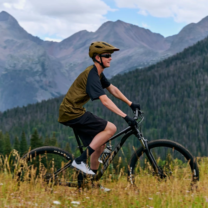 Rower MTB Giant Talon 3 Czarny - widok w trakcie użytkowania