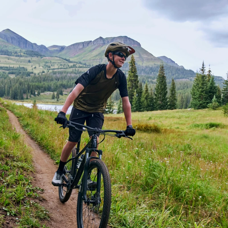 Rower MTB Giant Talon 3 Czarny - widok w trakcie użytkowania