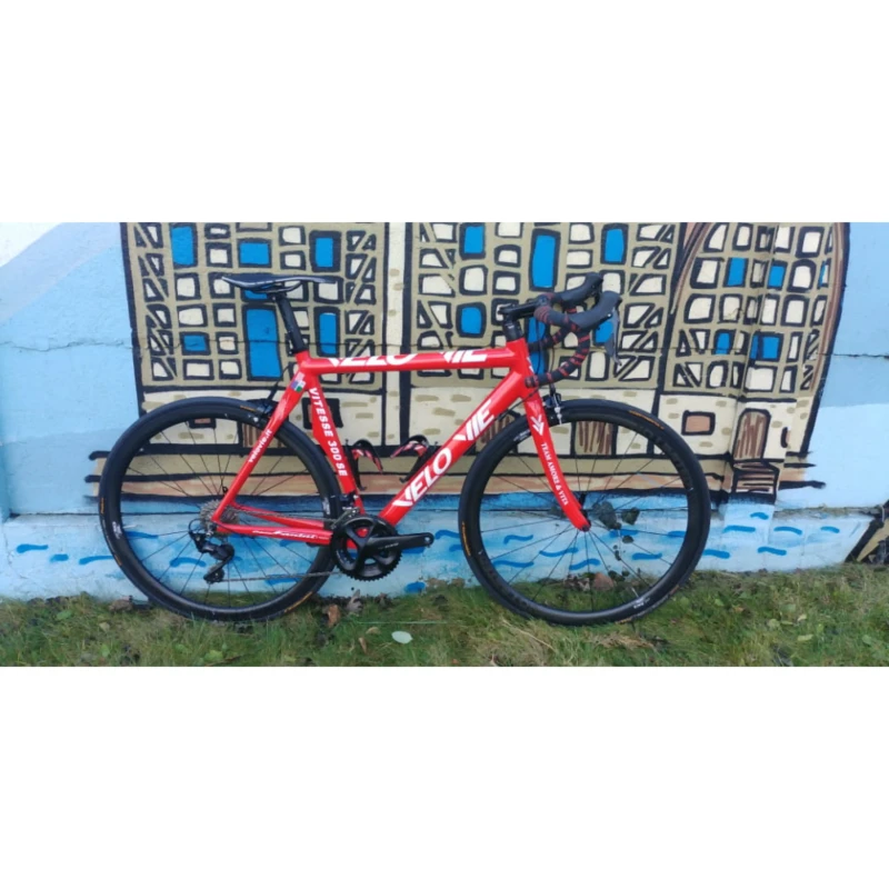 Rower szosowy VeloVie Vitesse 300SE 54cm z kołami aluminiowymi - widok z boku