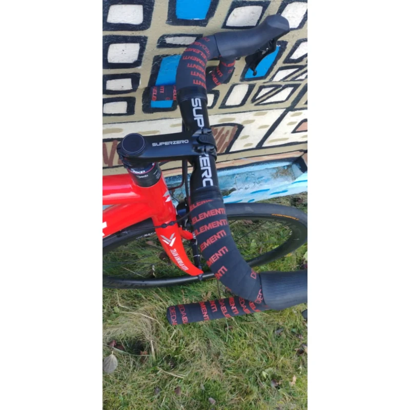 Rower szosowy VeloVie Vitesse 300SE 54cm z kołami aluminiowymi - kierownica i gripy