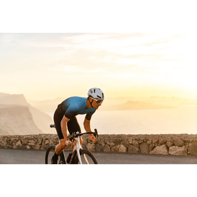 kask-rowerowy-kask-utopia-y-bialy-4.webp
