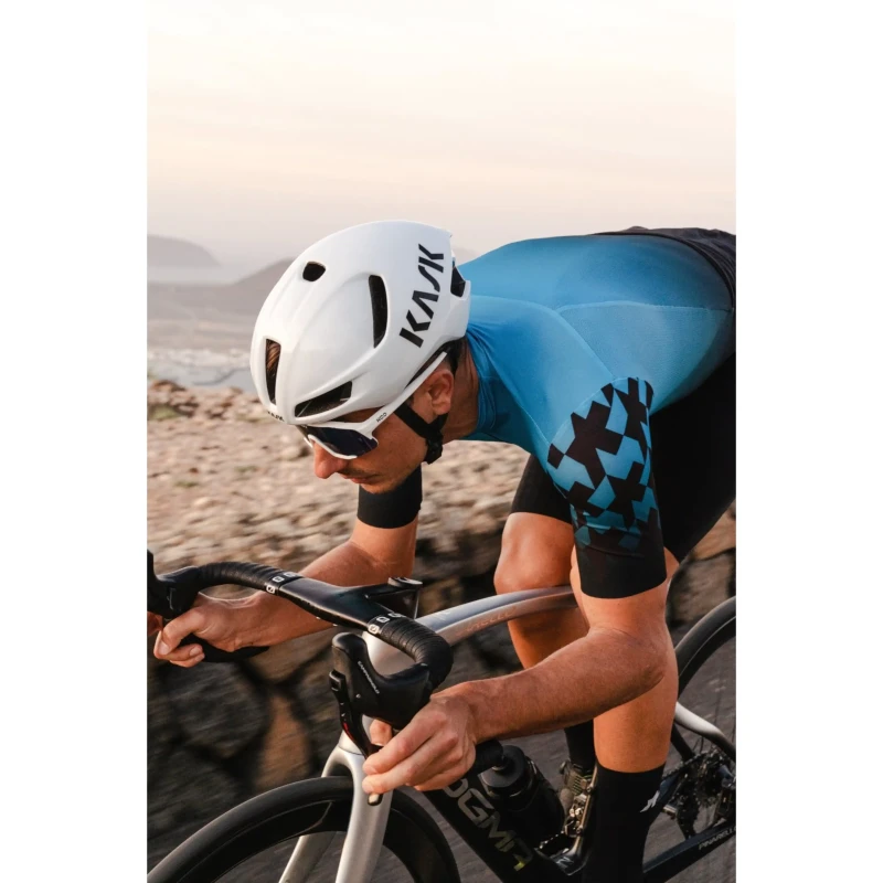 kask-rowerowy-kask-utopia-y-bialy-matowy-5.webp