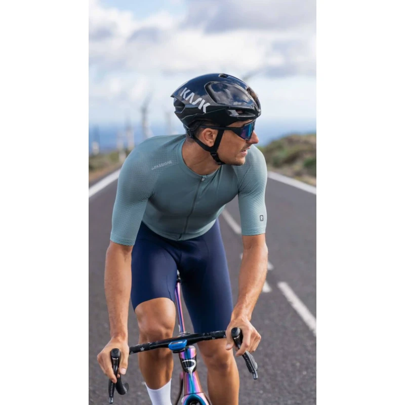 kask-rowerowy-kask-utopia-y-czarny-4.webp