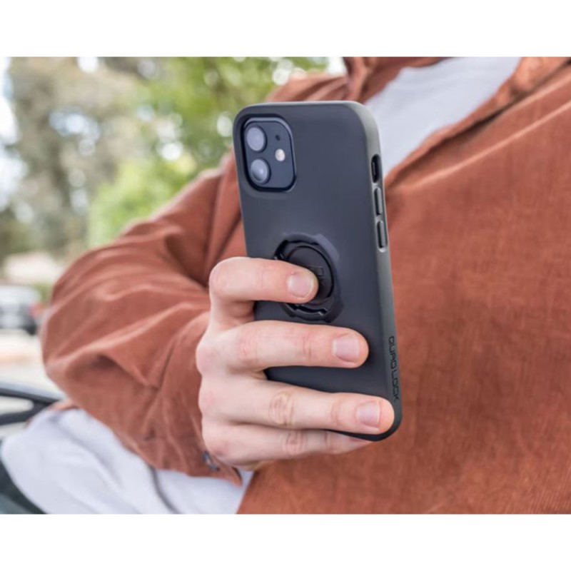 Etui Quad Lock Mag Case - iPhone 17 - podczas użytkowania