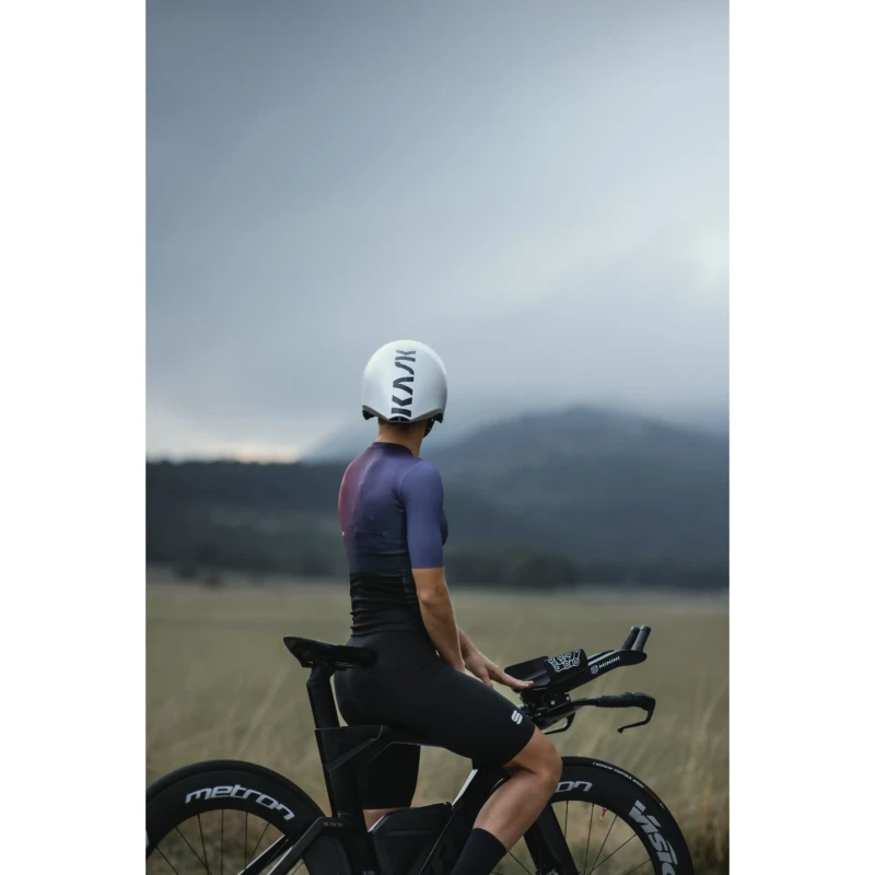 kask-rowerowy-kask-mistral-bialo-srebrny-8.webp