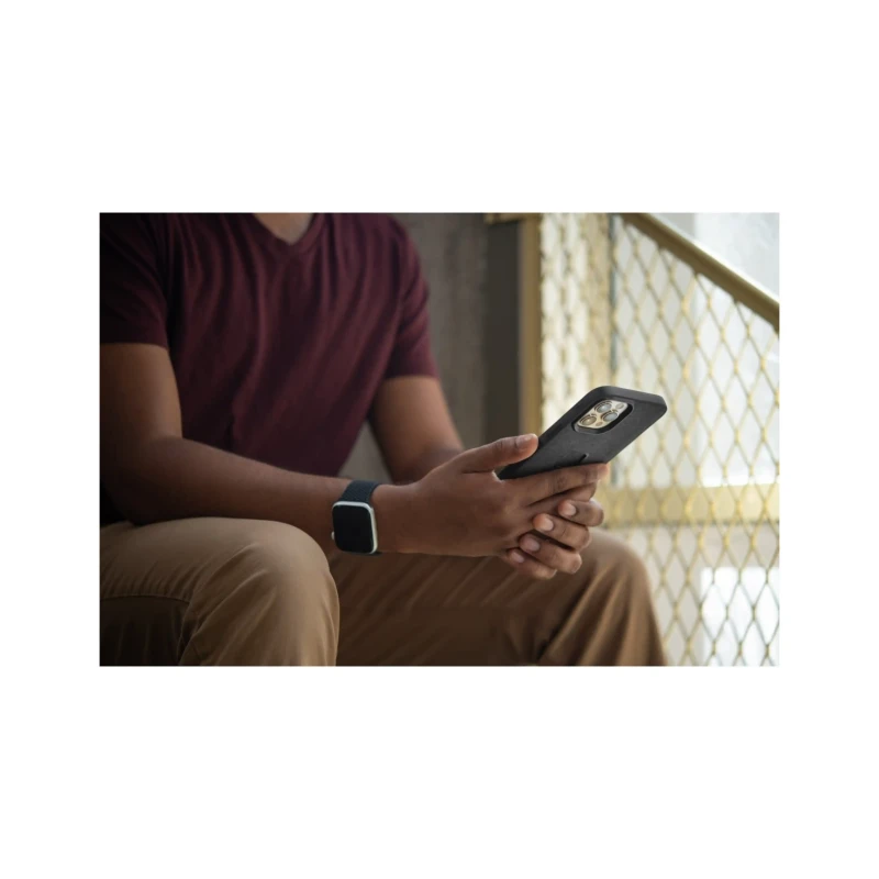 etui-peak-design-mobile-everyday-case-fabric-iphone-17-grafitowe-9.webp