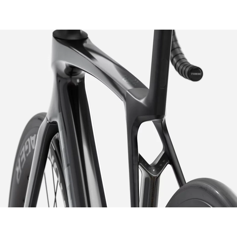 rower-szosowy-trek-madone-sl-6-gen-8-czarny-4.webp