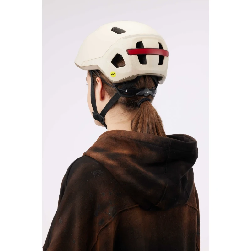 kask-liv-novo-mips-bezowy-11.webp