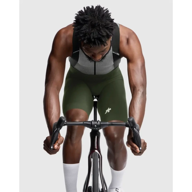 spodenki-rowerowe-assos-mille-gt-s11-zielone-5.webp