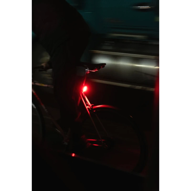 zestaw-lampek-knog-blinder-pro-1000-blinder-square-5.webp