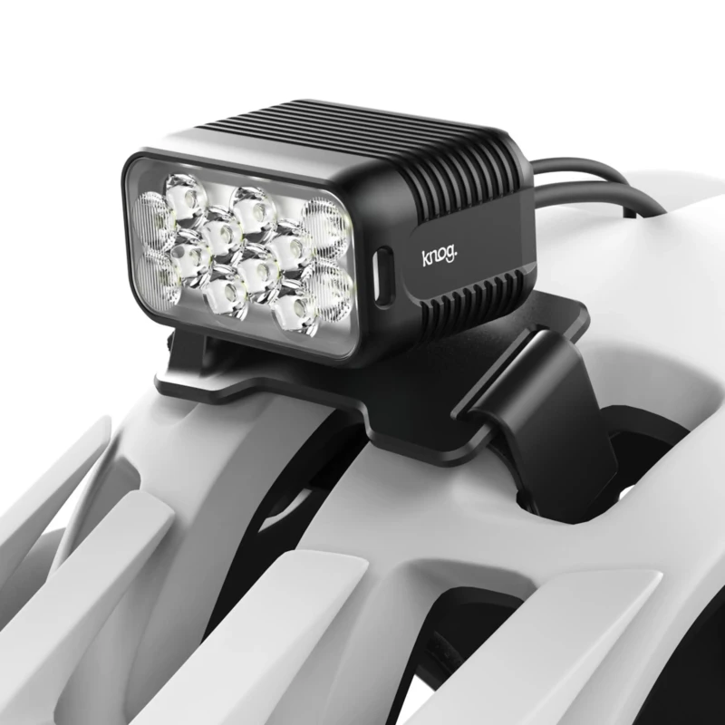 lampka-na-kask-knog-blinder-x-2300-helmet-kit-bateria-10000-mah-2.webp