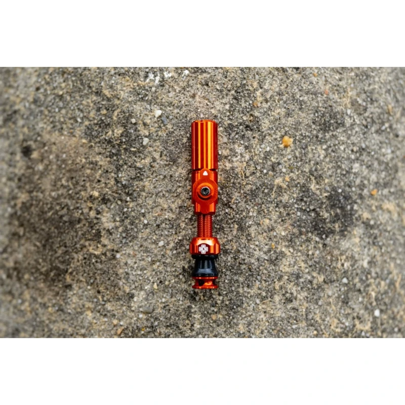 wentyle-muc-off-big-bore-lite-tubeless-30mm-czerwone-2.webp