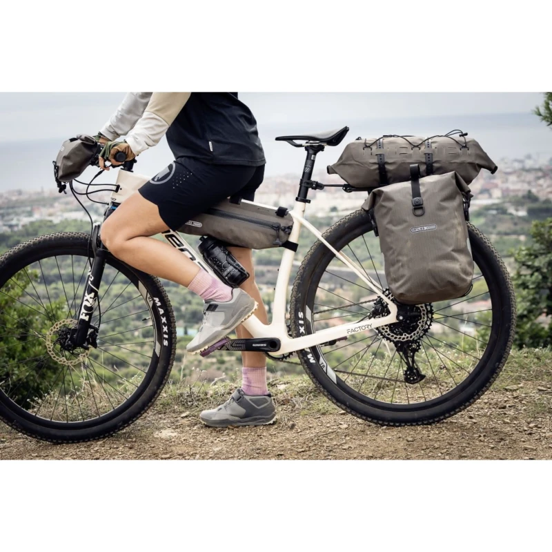 torba-na-bagaznik-ortlieb-dry-pack-12l-brazowa-13.webp
