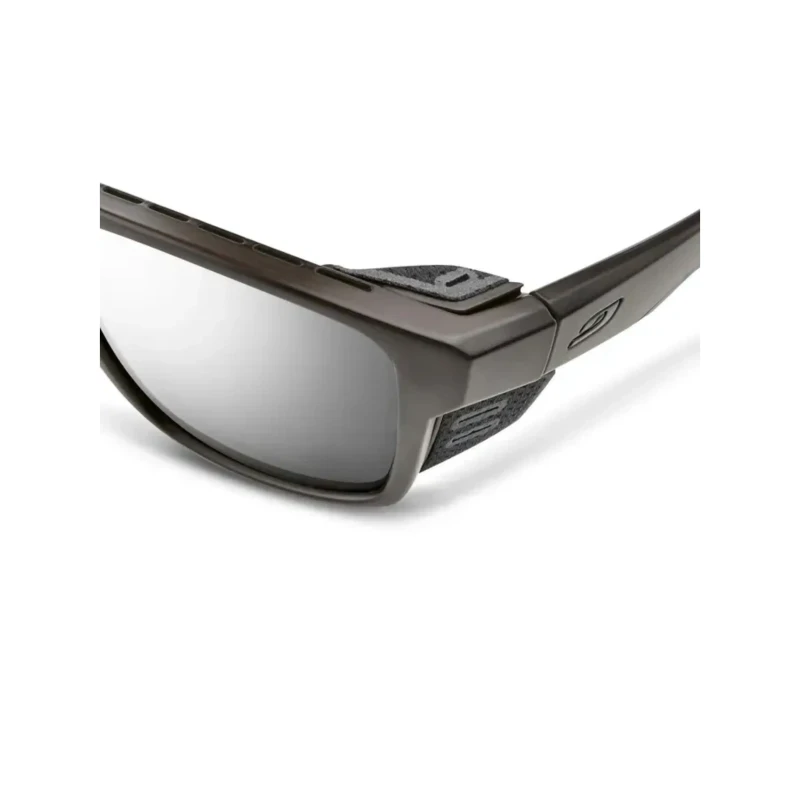 okulary-julbo-shield-czarne-5.webp