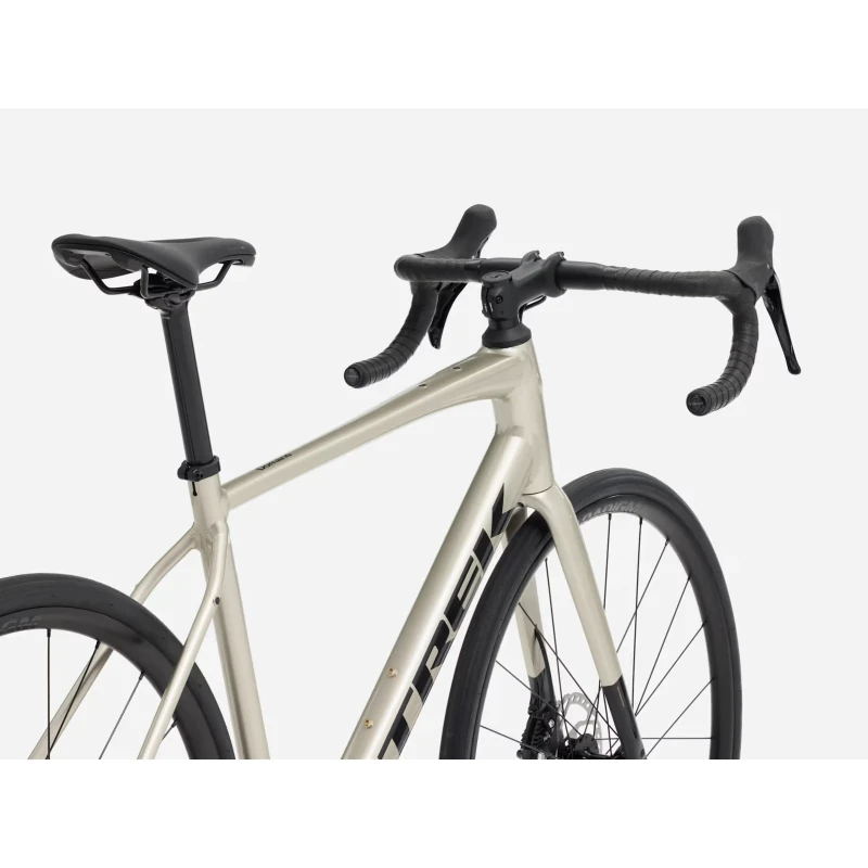 rower-szosowy-trek-domane-al-4-gen-4-srebrny-3.webp