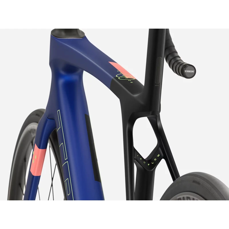 rower-szosowy-trek-madone-sl-5-gen-8-niebieski-4.webp