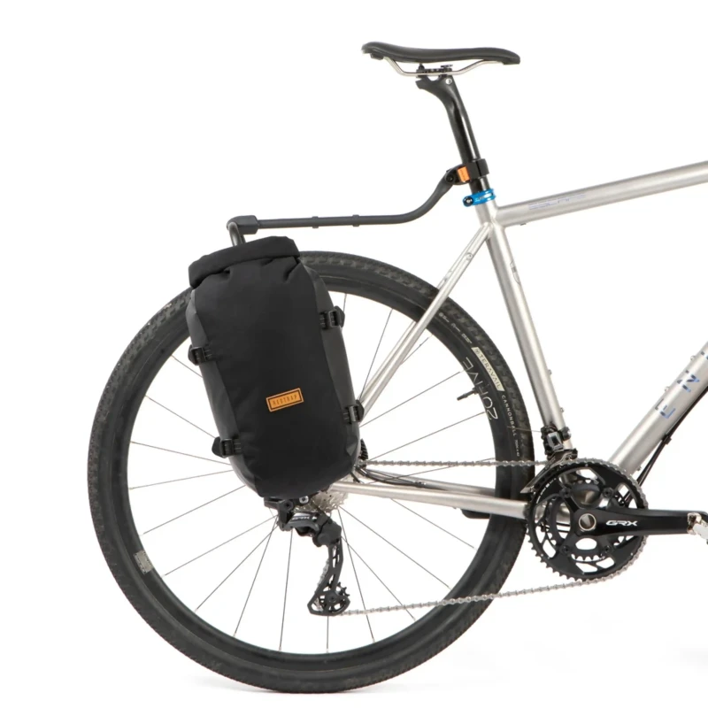 sakwa-restrap-switch-pannier-10l-2.webp