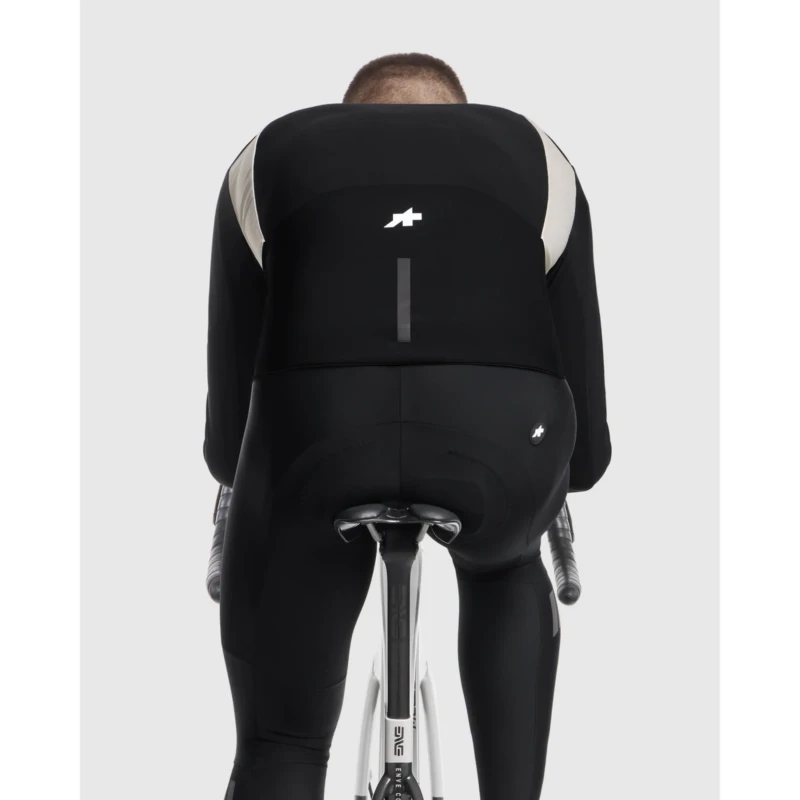 kurtka-rowerowa-assos-equipe-r-winter-s11-evo-czarno-biala-6.webp