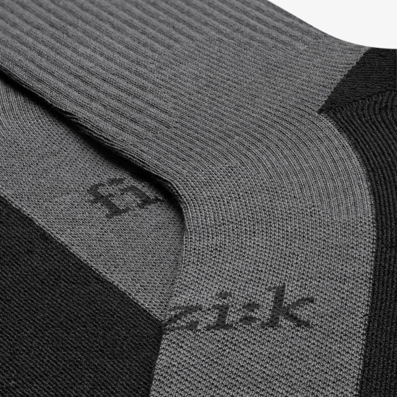 skarpetki-rowerowe-fizik-off-road-szaro-czarne-3.webp